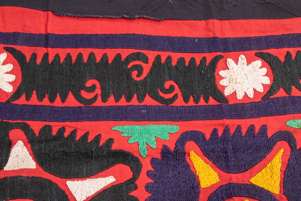 SUZ858 Vintage Uzbek Suzani Embroidery 107x111cm (3.6 x 3.7½ft)