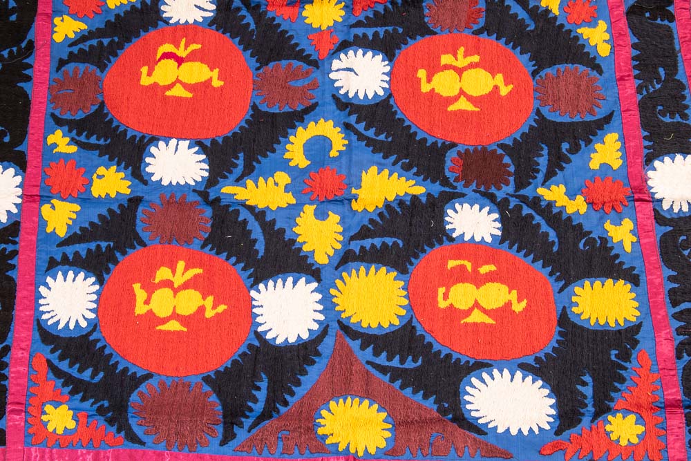 SUZ861 Vintage Uzbek Suzani Embroidery 107x109cm (3.6 x 3.7ft)