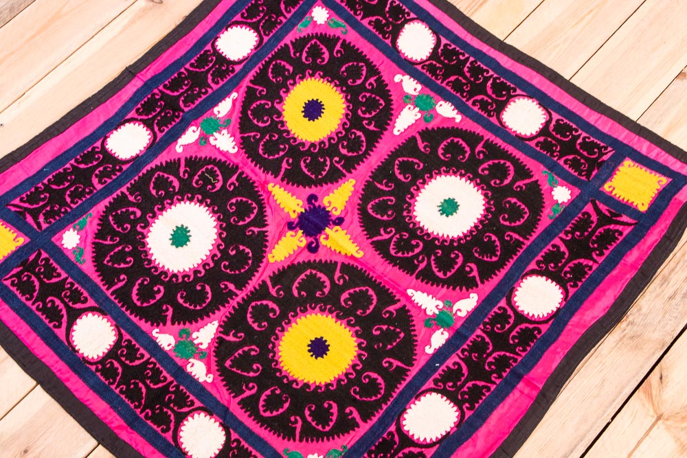 SUZ863 Vintage Uzbek Suzani Embroidery 93x96cm (3.0½ x 3.1½ft)