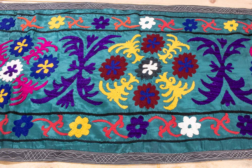 SUZ867 Vintage Uzbek Suzani Long Pelmet Embroidery 49x276cm (1.7 x 9.0ft)