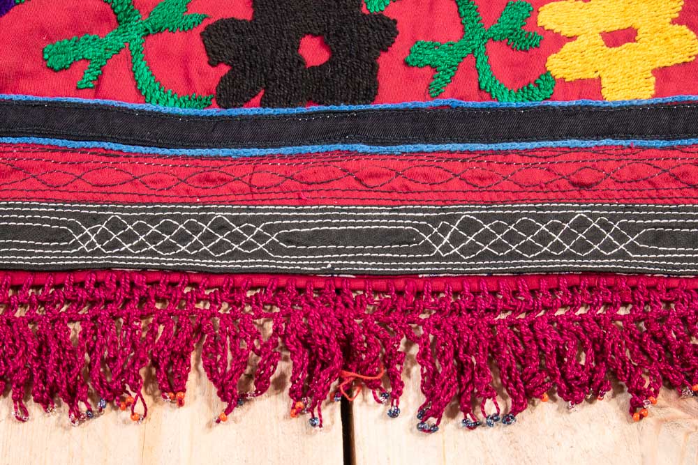 SUZ868 Vintage Uzbek Suzani Long Pelmet Embroidery 57x410cm (1.10½ x 13.5½ft)