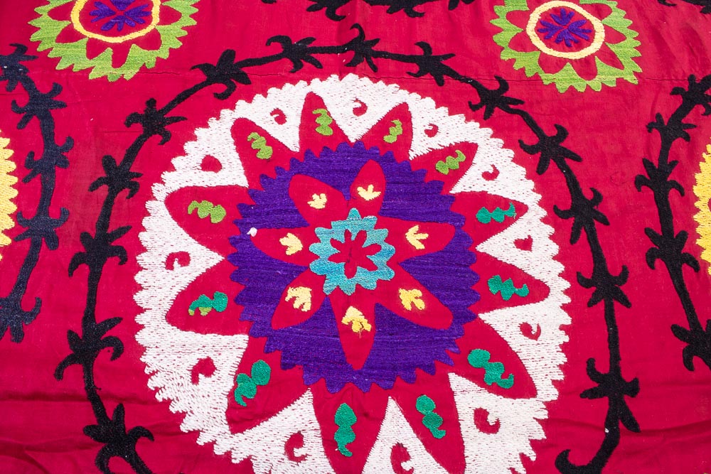 SUZ870 Large Vintage Uzbek Suzani Embroidery 204x280cm (6.8 x 9.2ft)