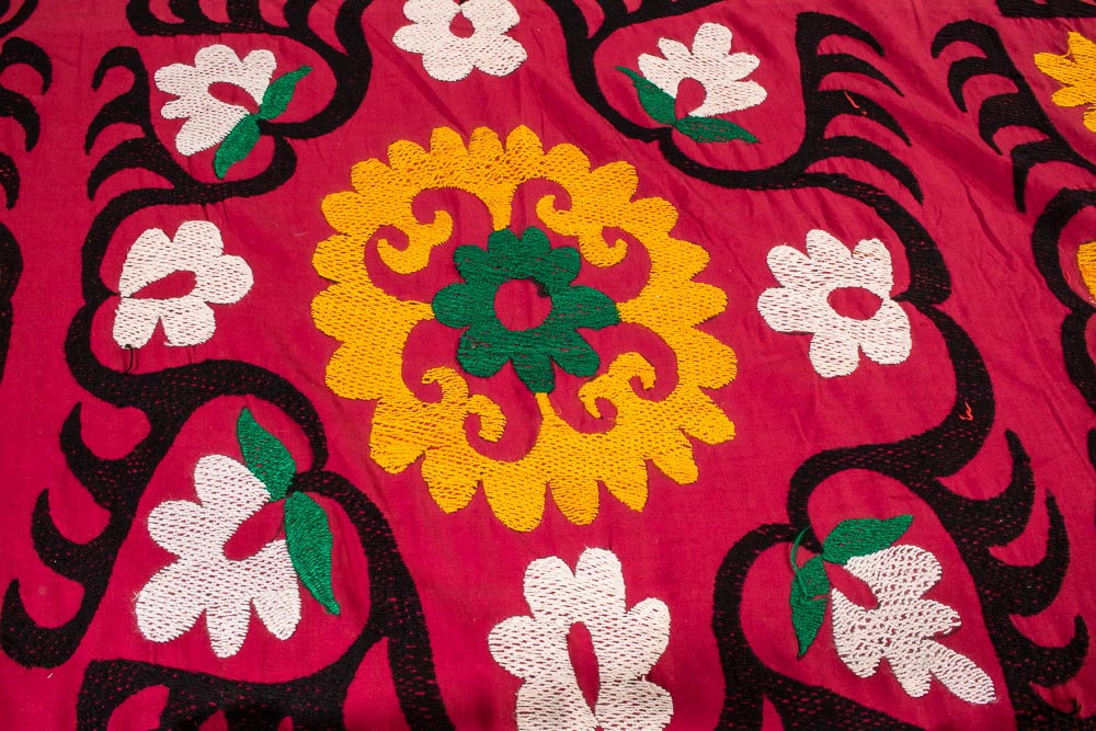 SUZ873 Large Vintage Uzbek Suzani Embroidery 232x308cm (7.7 x 10.1ft)