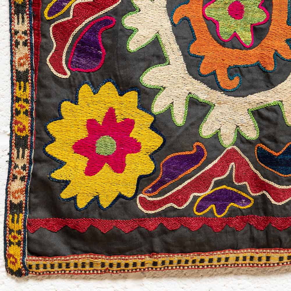 SUZ877 Small Vintage Uzbek Suzani Embroidery 46x51cm (1.6 x 1.7½ft)