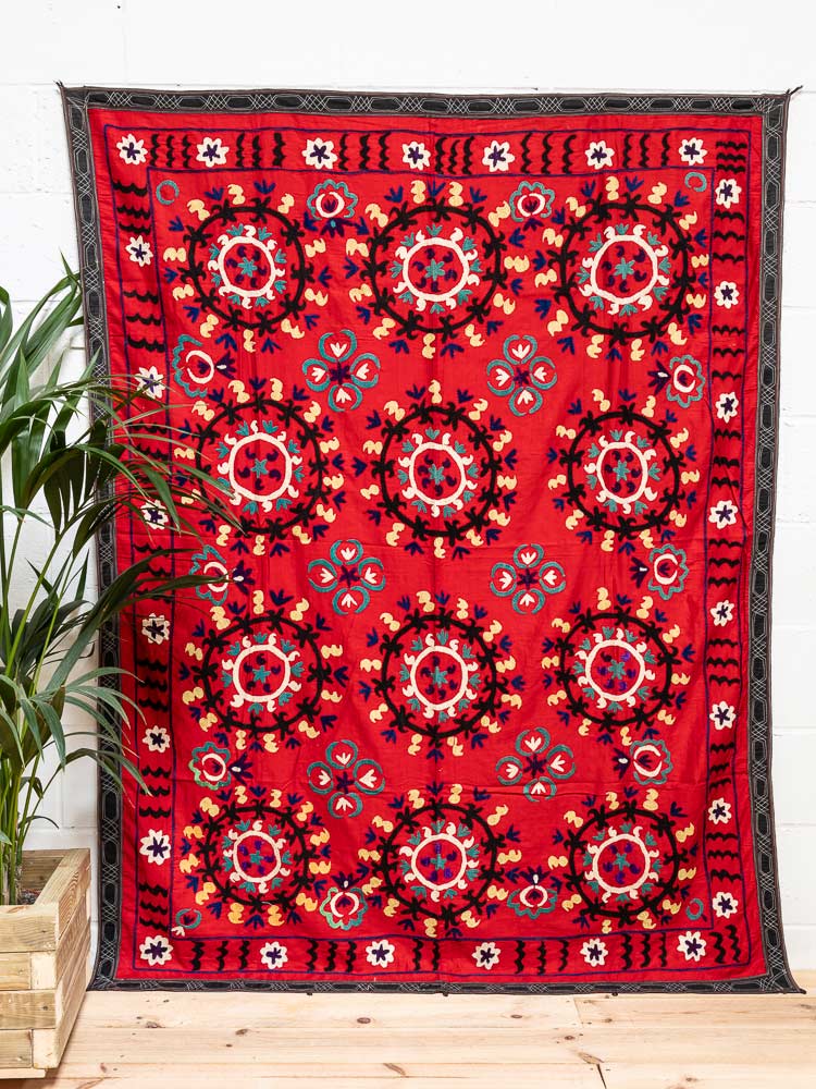 SUZ882 Vintage Uzbek Suzani Embroidered Textile 150x198cm (4.11 x 6.6ft)