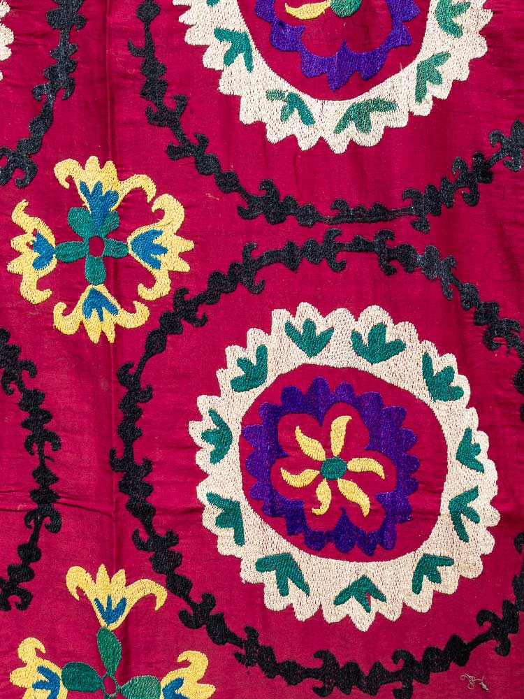 SUZ883 Vintage Uzbek Suzani Embroidered Textile 238x260cm (7.9½ x 8.6½ft)