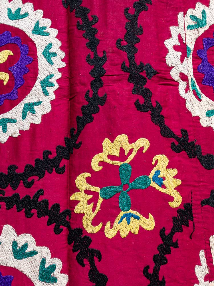 SUZ883 Vintage Uzbek Suzani Embroidered Textile 238x260cm (7.9½ x 8.6½ft)