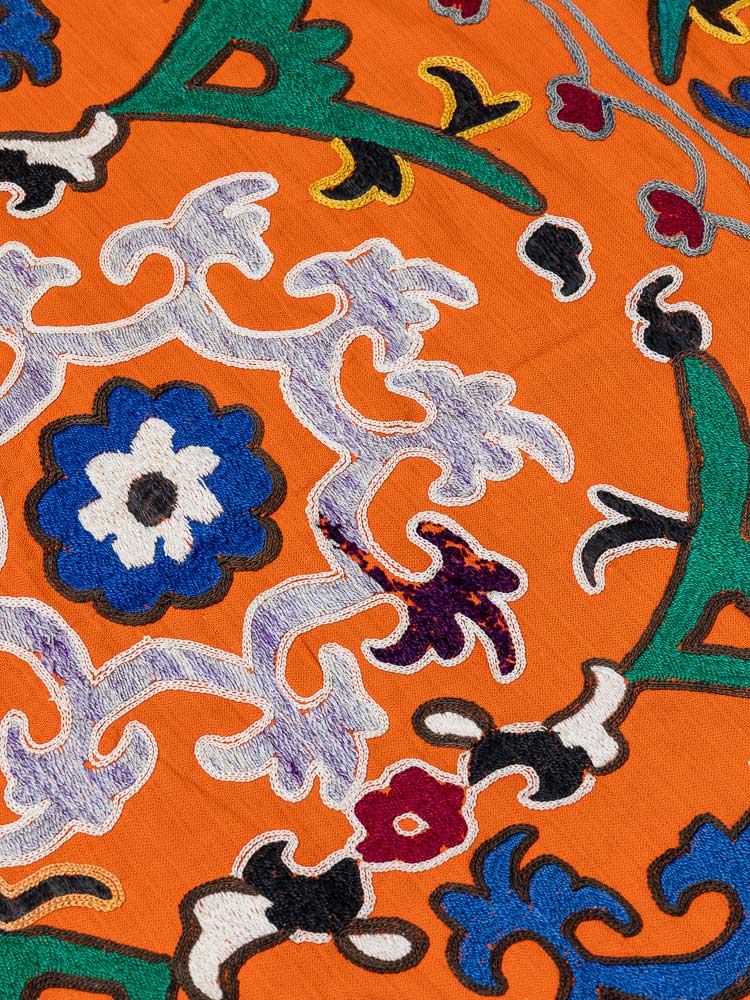 SUZ885 Vintage Uzbek Suzani Embroidered Textile 130x175cm (4.3 x 5.8½ft)