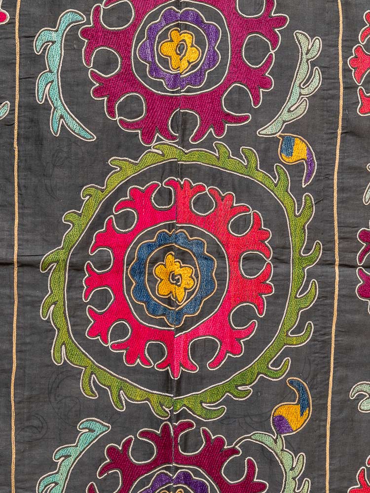 SUZ886 Vintage Uzbek Suzani Embroidered Textile 112x164cm (3.8 x 5.4½ft)