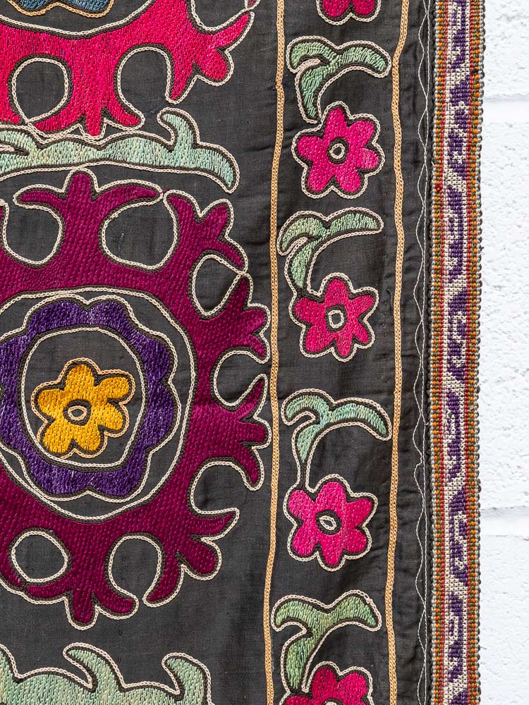 SUZ886 Vintage Uzbek Suzani Embroidered Textile 112x164cm (3.8 x 5.4½ft)