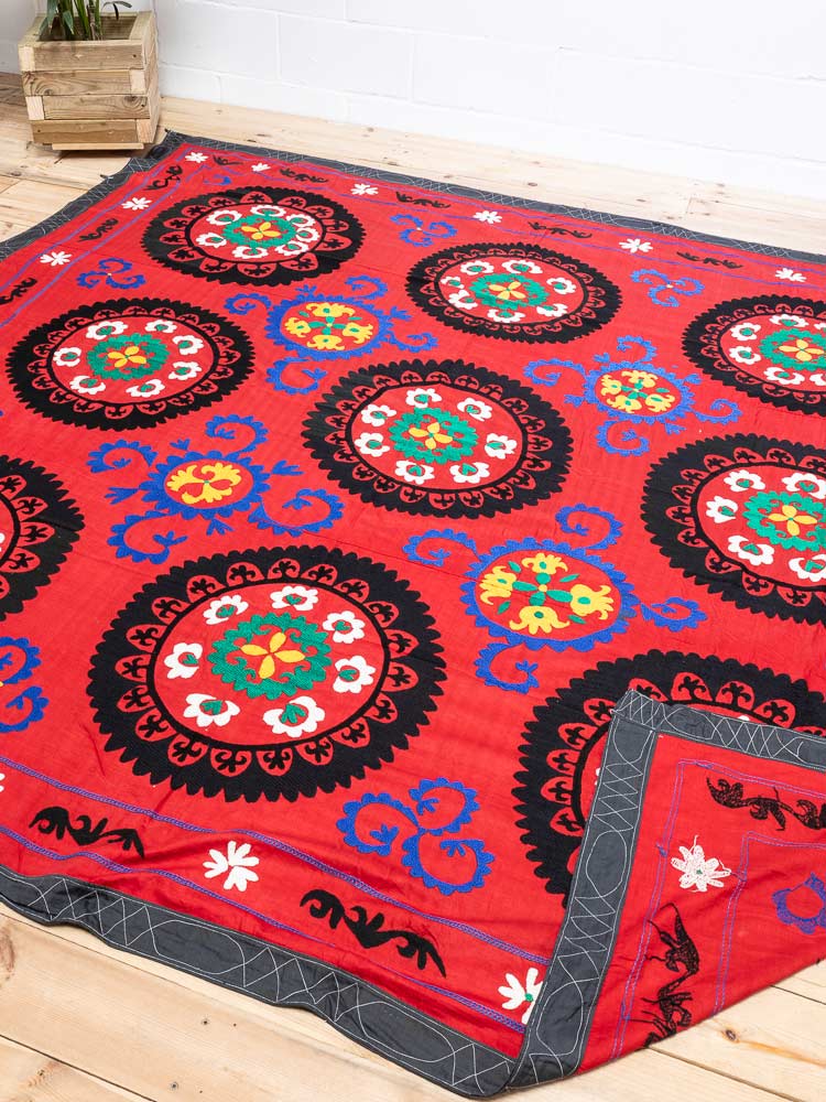 SUZ887 Vintage Uzbek Suzani Embroidered Textile 240x250cm (7.10½ x 8.2½ft)