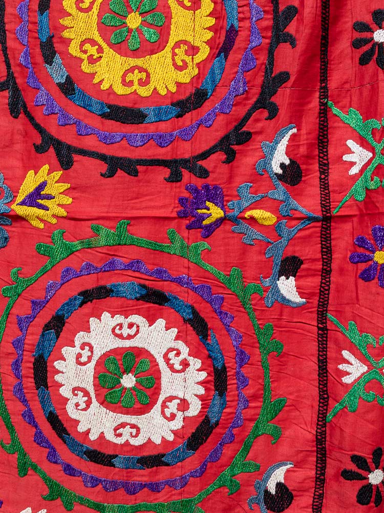 SUZ889 Vintage Uzbek Suzani Embroidered Textile 200x230cm (6.6½ x 7.6½ft)