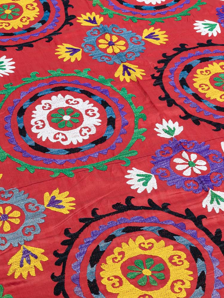 SUZ889 Vintage Uzbek Suzani Embroidered Textile 200x230cm (6.6½ x 7.6½ft)