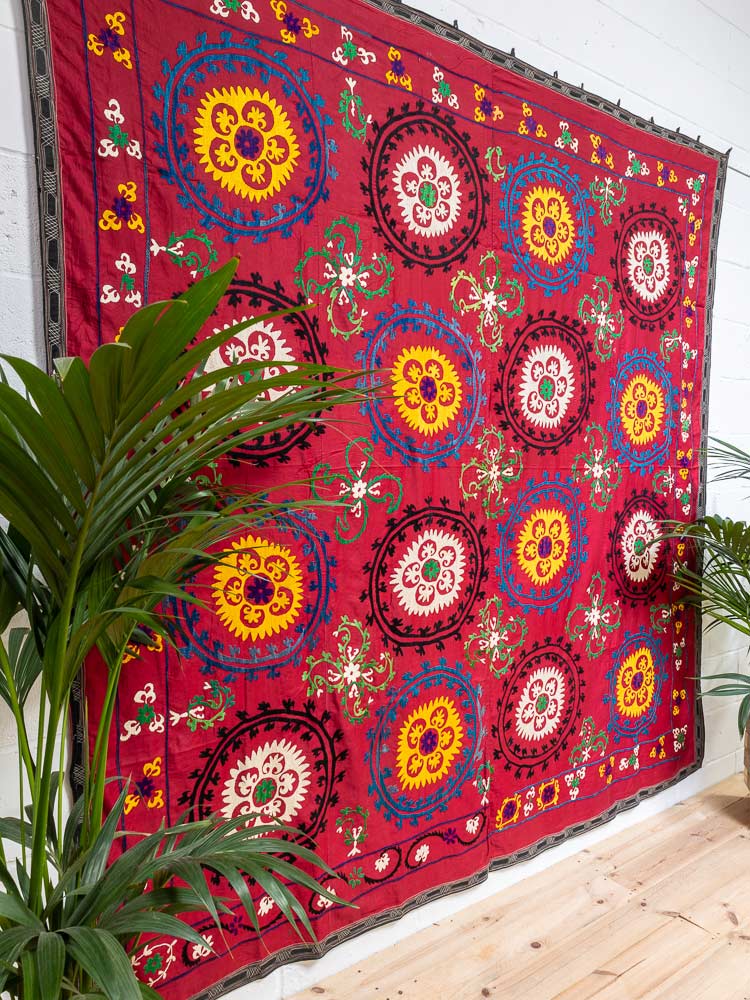 SUZ890 Vintage Uzbek Suzani Embroidered Textile 243x246cm (7.11½ x 8.1ft)