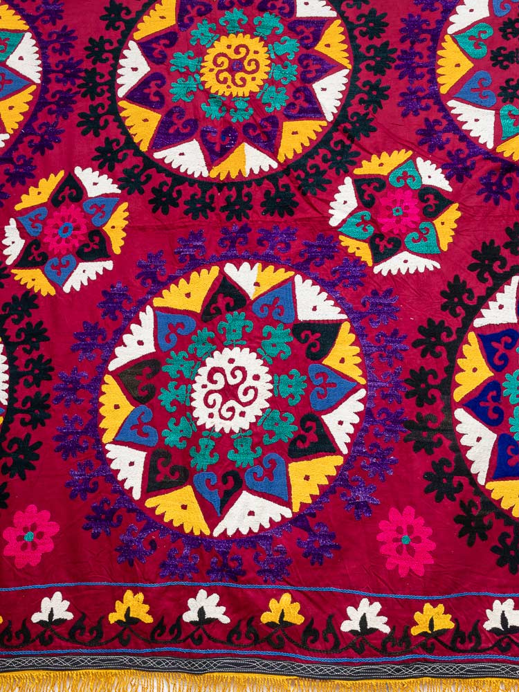 SUZ892 Vintage Uzbek Suzani Embroidered Textile 144x206cm (4.8 x 6.9ft)