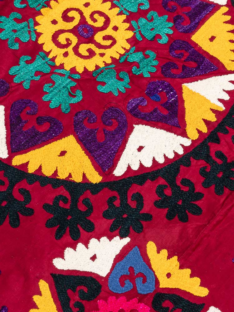 SUZ892 Vintage Uzbek Suzani Embroidered Textile 144x206cm (4.8 x 6.9ft)