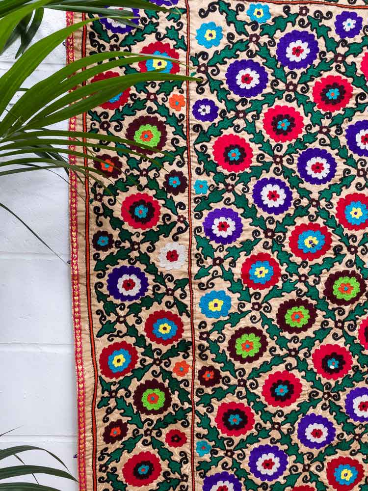 SUZ896 Uzbek Suzani Embroidered Textile 131x183cm (4.3 x 6ft)