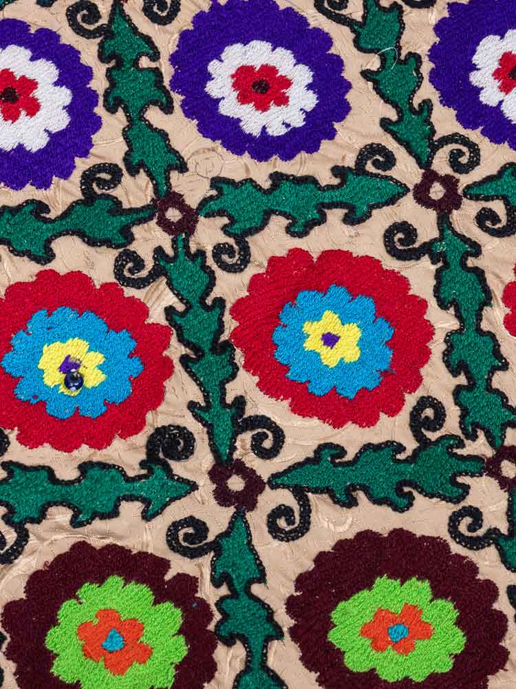 SUZ896 Uzbek Suzani Embroidered Textile 131x183cm (4.3 x 6ft)