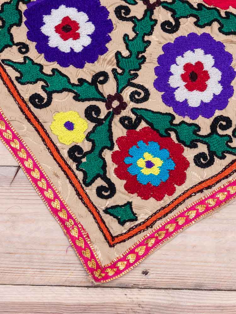 SUZ896 Uzbek Suzani Embroidered Textile 131x183cm (4.3 x 6ft)