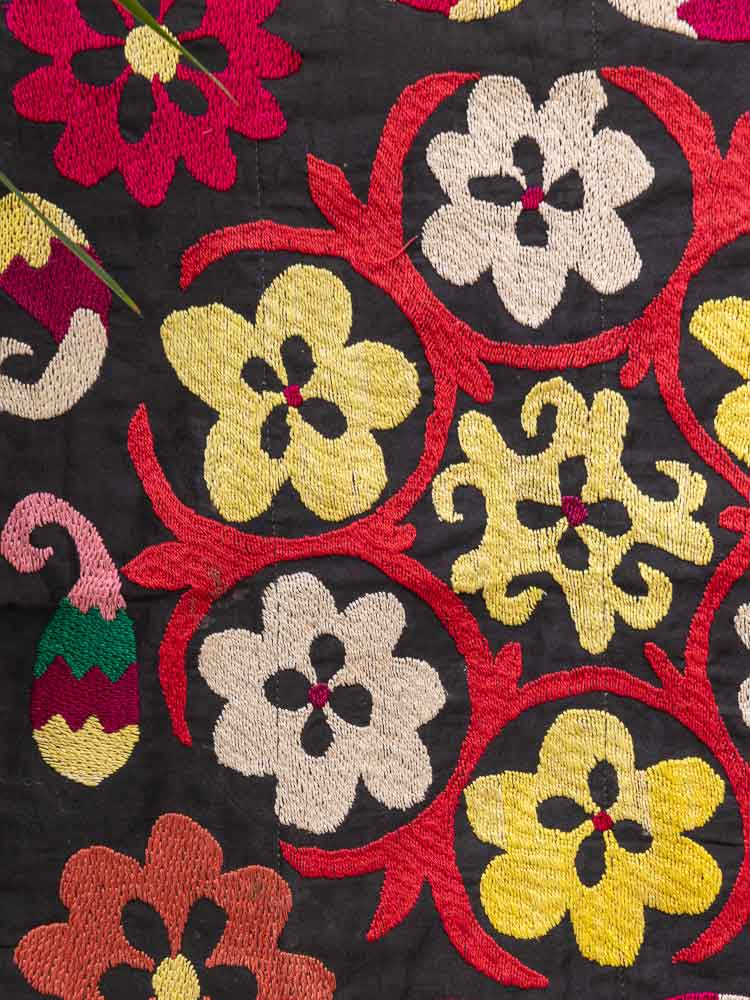 SUZ898 Vintage Uzbek Suzani Embroidered Textile Square 77x77cm (2.6 x 2.6ft)