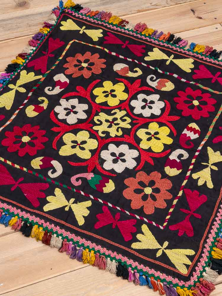 SUZ898 Vintage Uzbek Suzani Embroidered Textile Square 77x77cm (2.6 x 2.6ft)