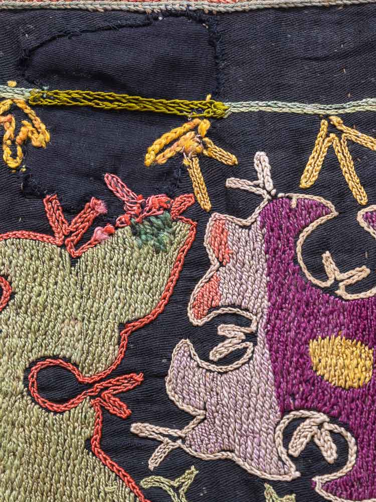SUZ899 Vintage Uzbek Suzani Embroidered Textile Square 40x40cm (1.3 x 1.3ft)