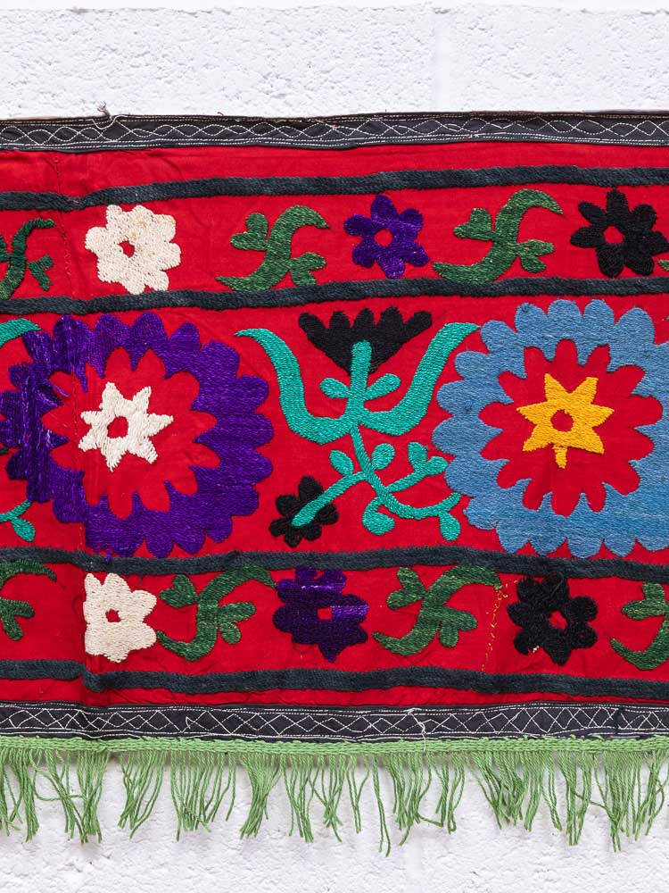 SUZ904 Long Red Vintage Uzbek Suzani Pelmet Textile 42x368cm (1.4½ x 12.1ft)