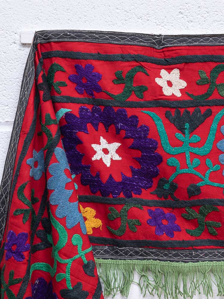 SUZ904 Long Red Vintage Uzbek Suzani Pelmet Textile 42x368cm (1.4 x 12.1ft)