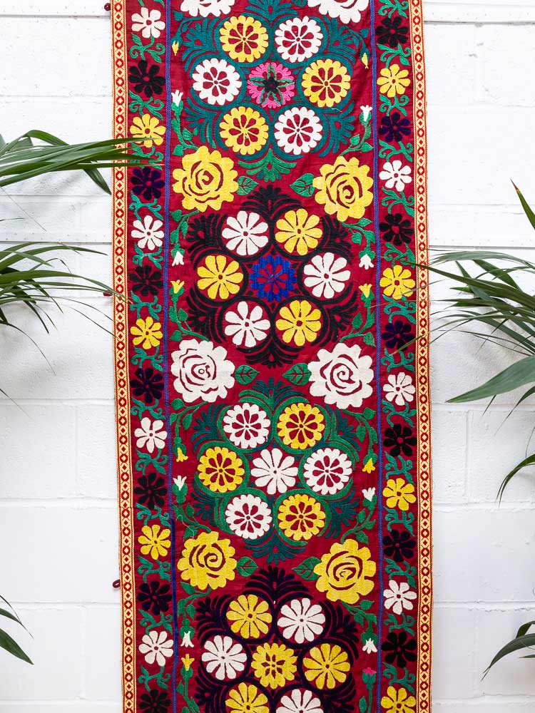 SUZ907 Long Red Floral Vintage Uzbek Suzani Pelmet Textile 70x562cm (2.3½ x 18.5ft)