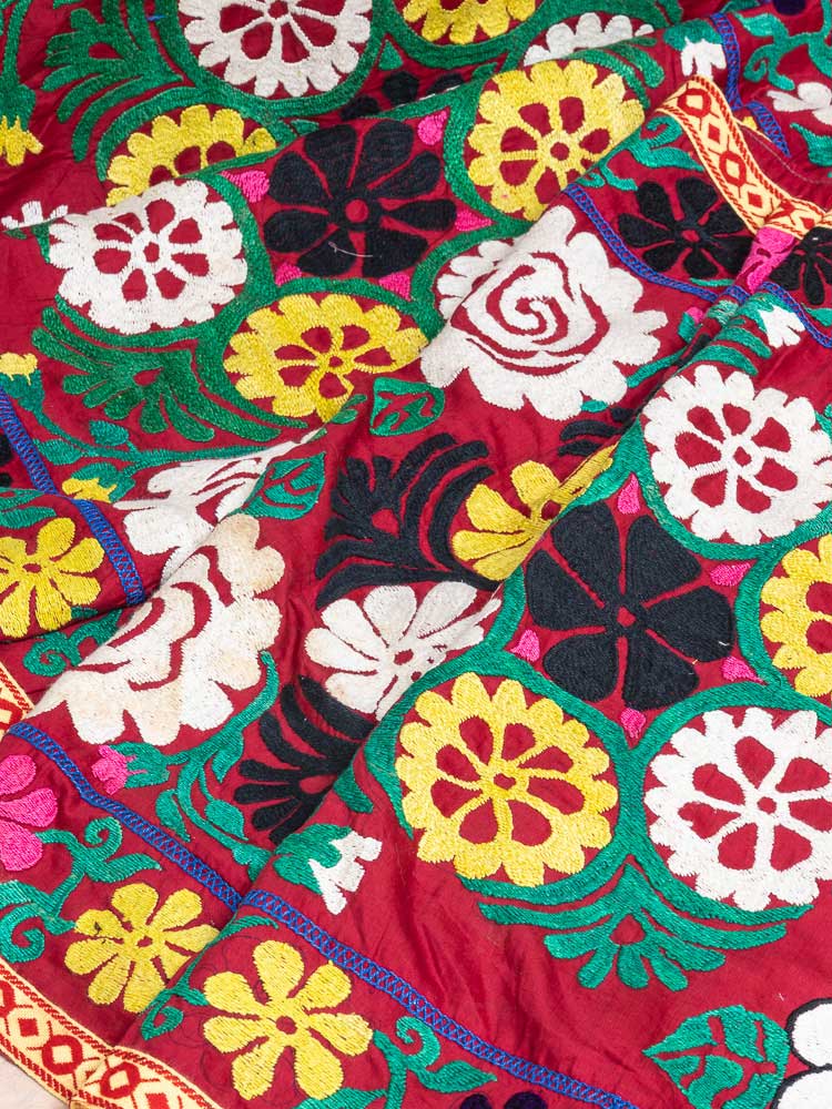 SUZ907 Long Red Floral Vintage Uzbek Suzani Pelmet Textile 70x562cm (2.3 x 18.5ft)