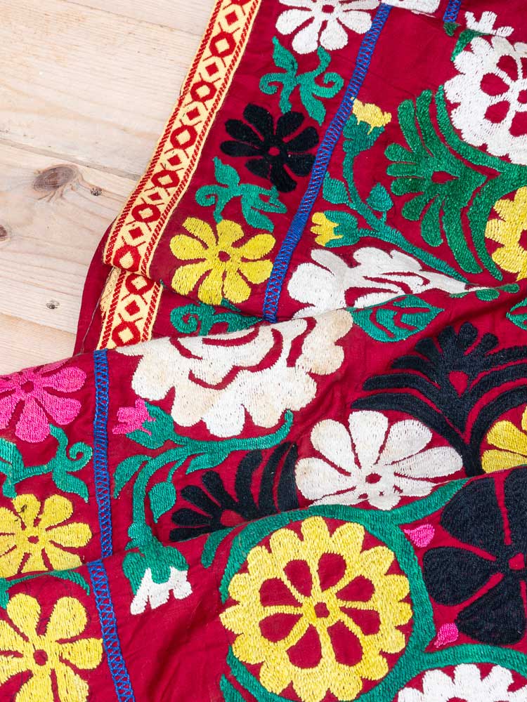 SUZ907 Long Red Floral Vintage Uzbek Suzani Pelmet Textile 70x562cm (2.3 x 18.5ft)