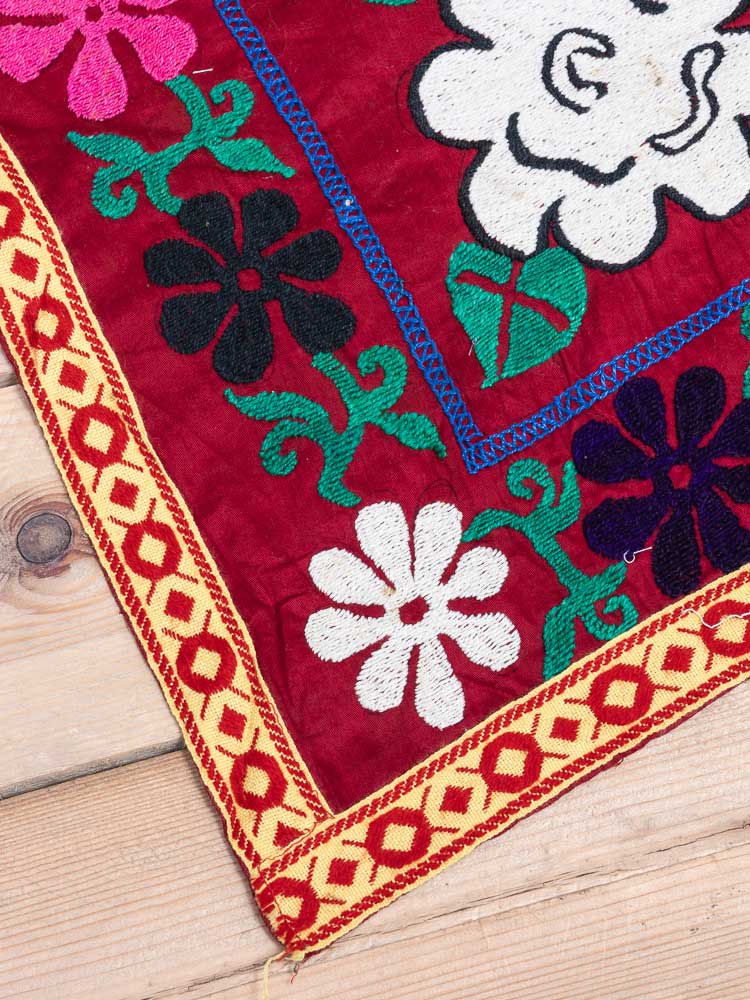 SUZ907 Long Red Floral Vintage Uzbek Suzani Pelmet Textile 70x562cm (2.3½ x 18.5ft)