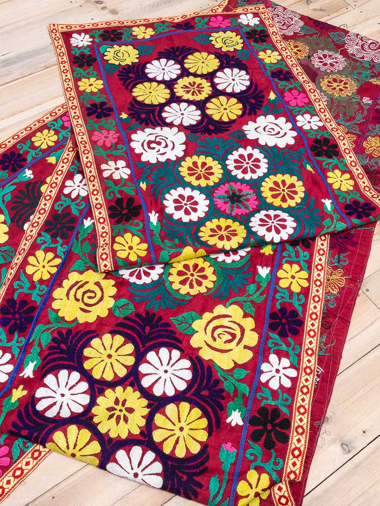 SUZ907 Long Red Floral Vintage Uzbek Suzani Pelmet Textile 70x562cm (2.3 x 18.5ft)