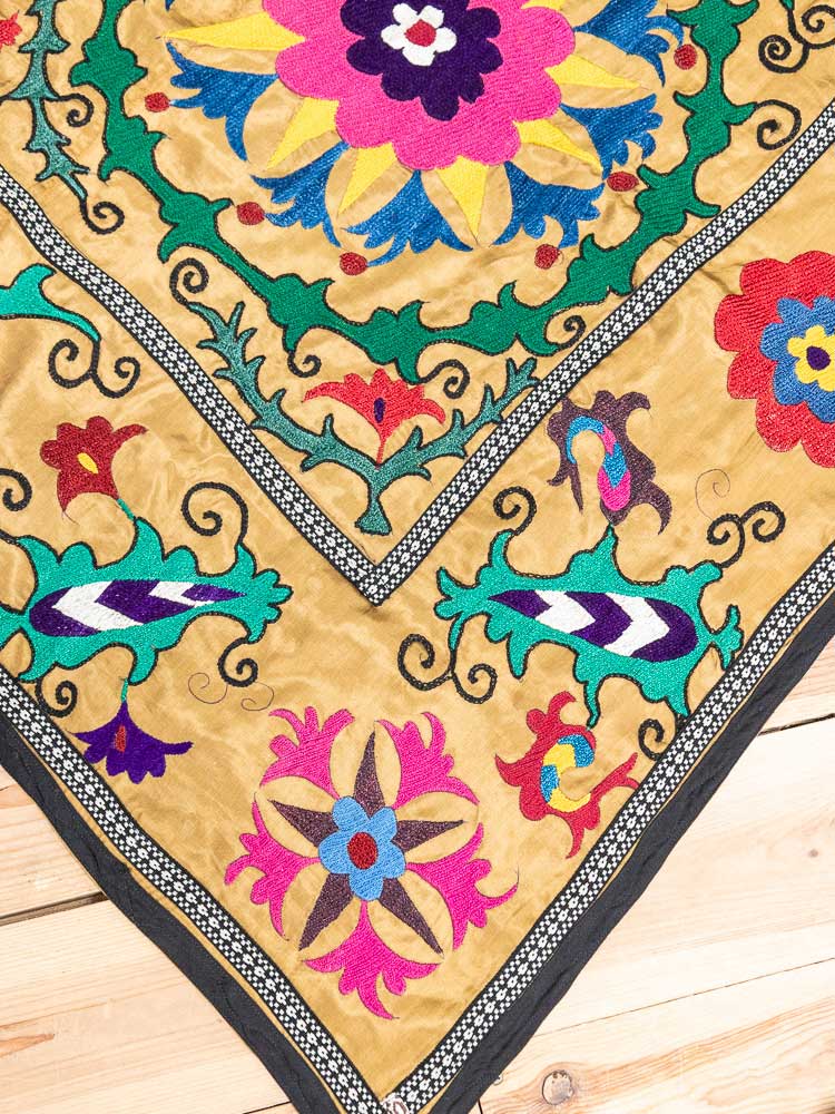 SUZ908 Vintage Satin Nurata Uzbek Suzani Embroidered Textile 134x206cm (4.4 x 6.9ft)