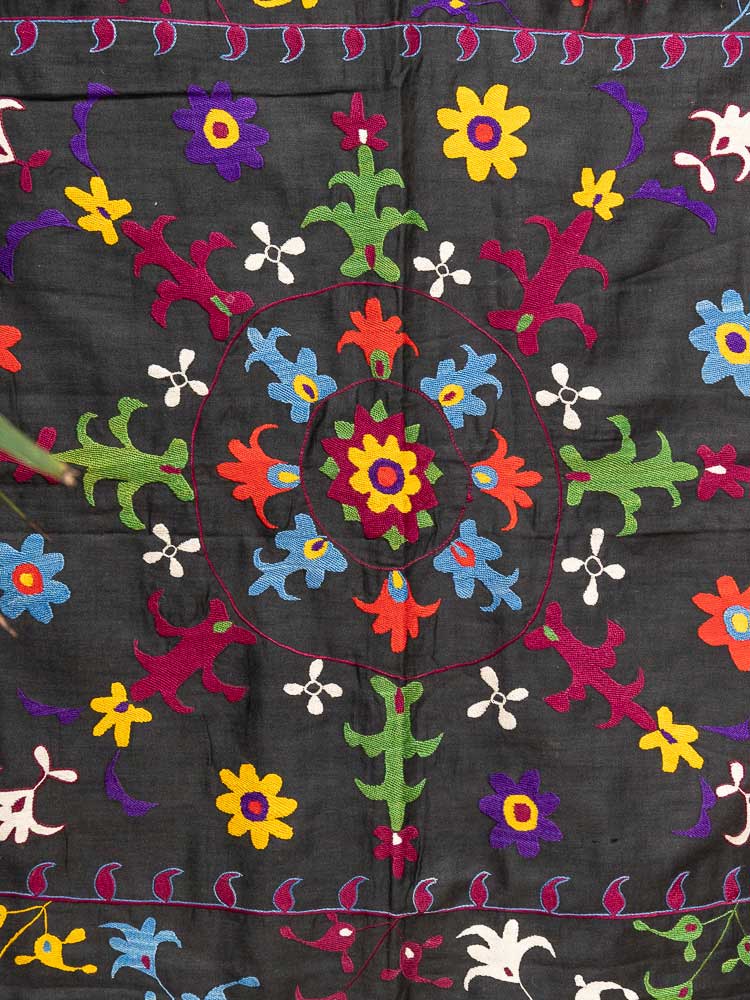 SUZ909 Vintage Afghan Suzani Embroidery 70x77cm (2.3 x 2.6ft)