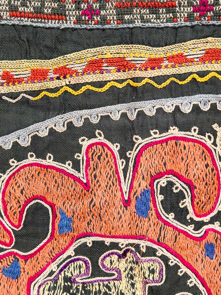 SUZ910 Vintage Uzbek Lakai Suzani Embroidery 44x44cm (1.5 x 1.5ft)