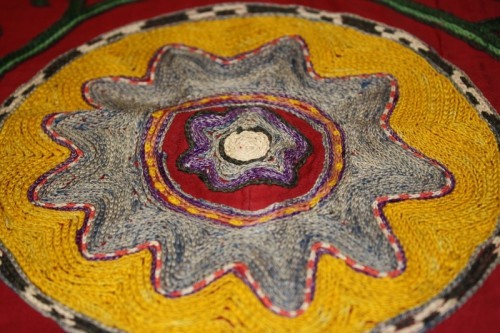 SUZ557 Suzani Hand Embroidery from Uzbekistan 141x178cm