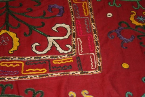 SUZ557 Suzani Hand Embroidery from Uzbekistan 141x178cm